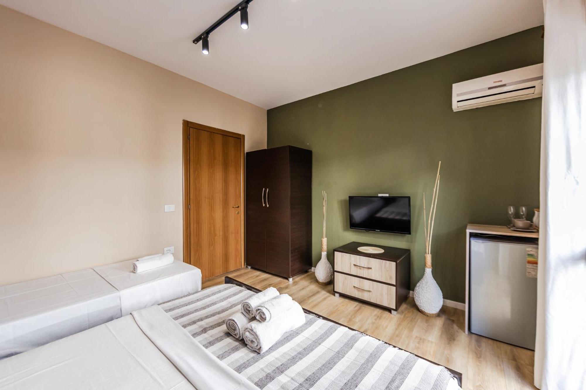 Melon Apartments Vlorë Esterno foto