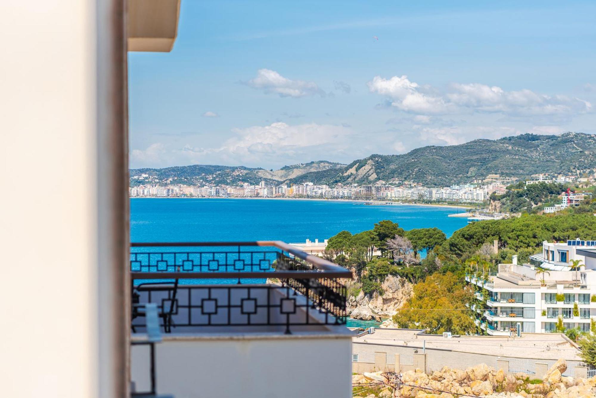 Melon Apartments Vlorë Esterno foto