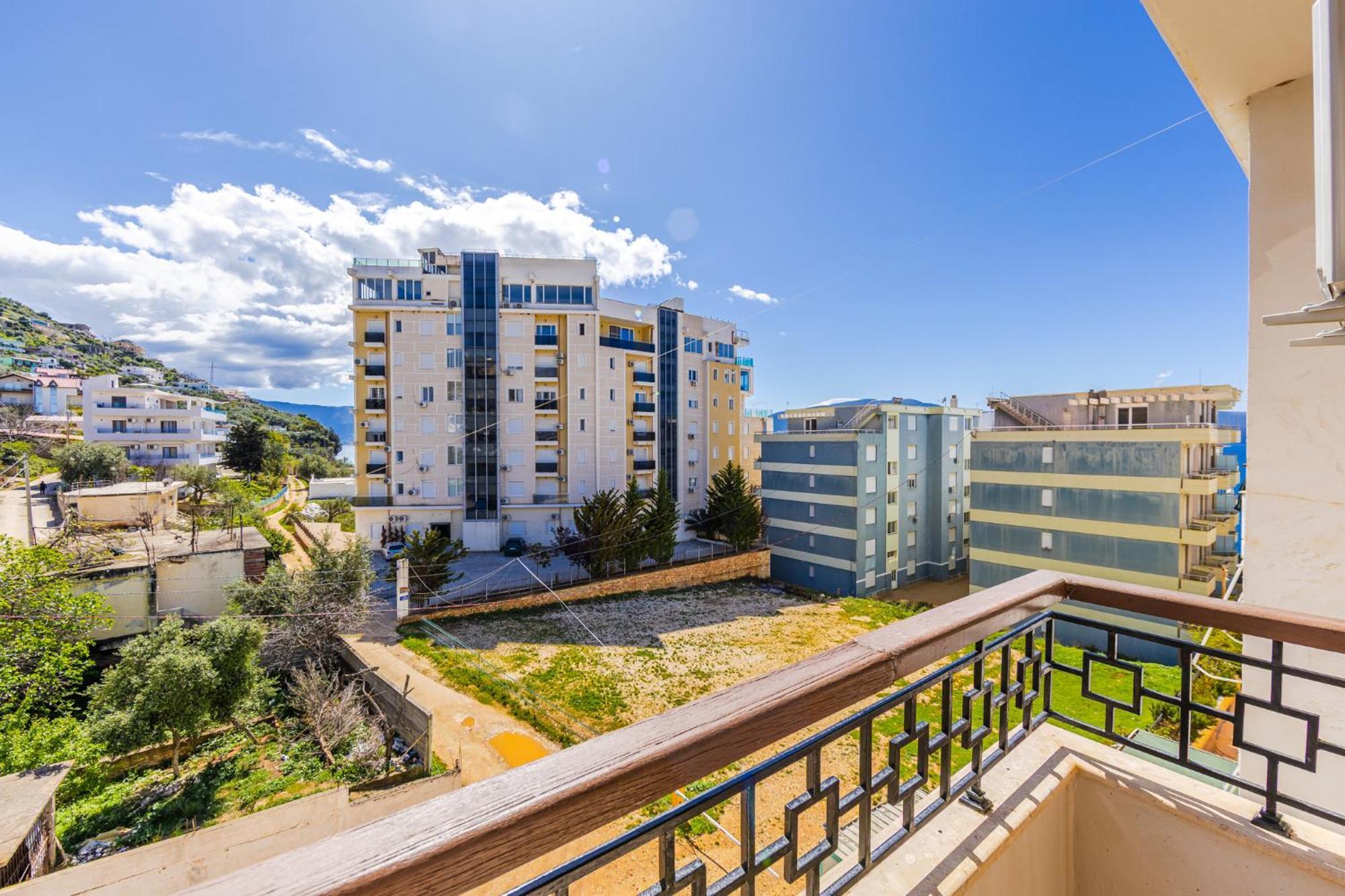 Melon Apartments Vlorë Esterno foto