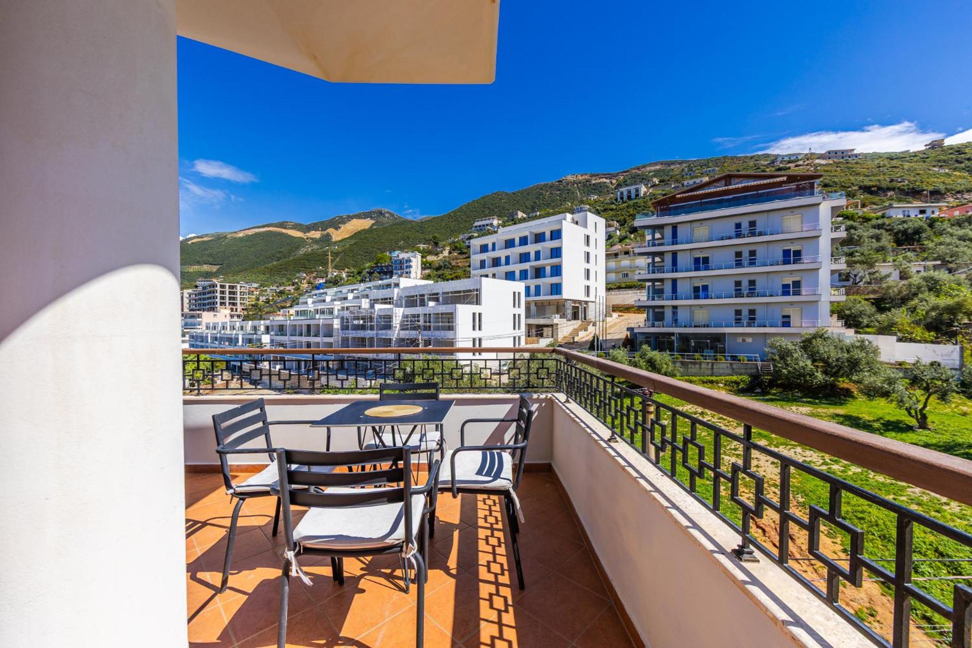 Melon Apartments Vlorë Esterno foto