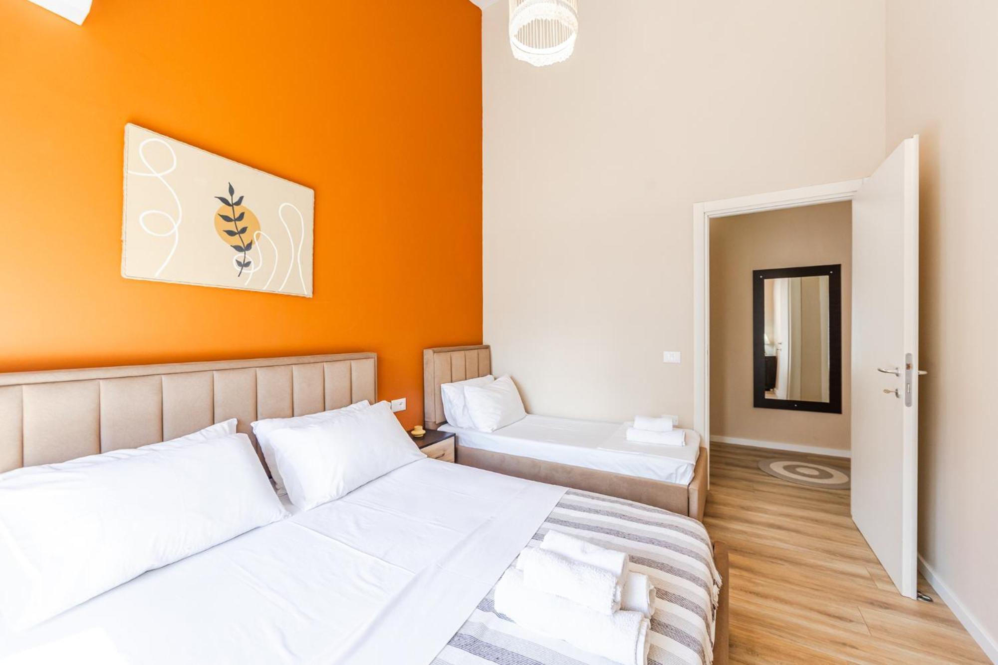 Melon Apartments Vlorë Esterno foto
