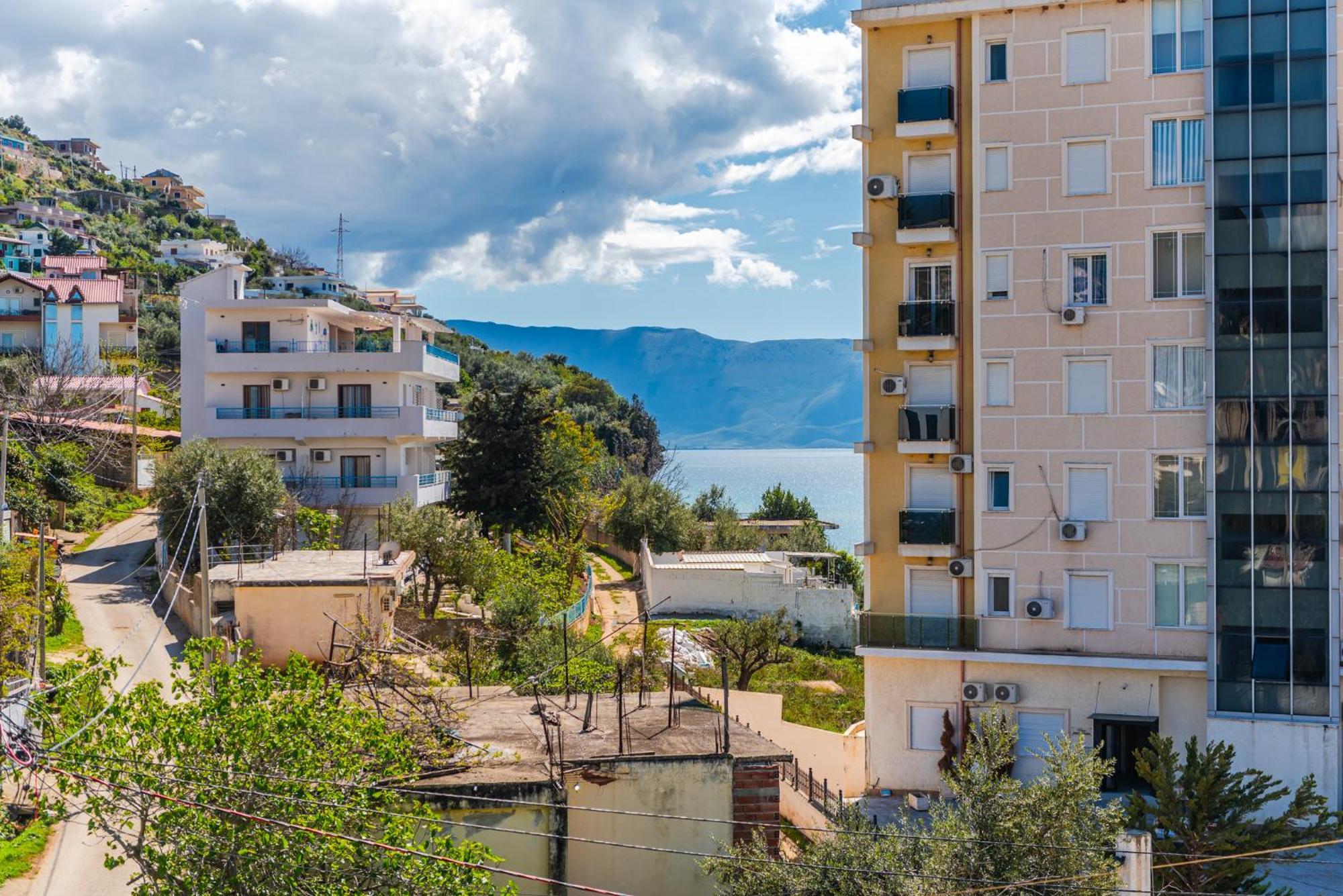 Melon Apartments Vlorë Esterno foto