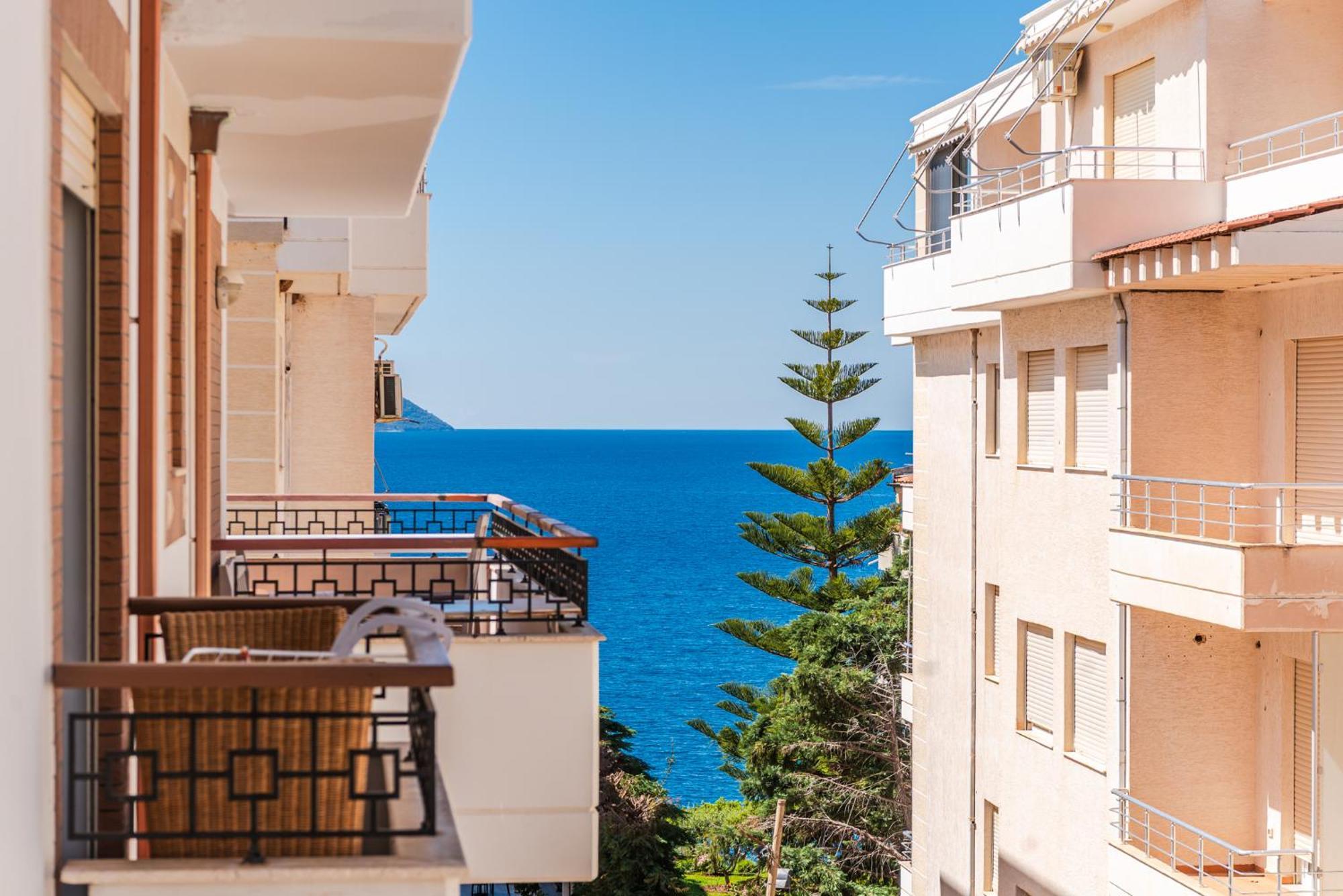 Melon Apartments Vlorë Esterno foto