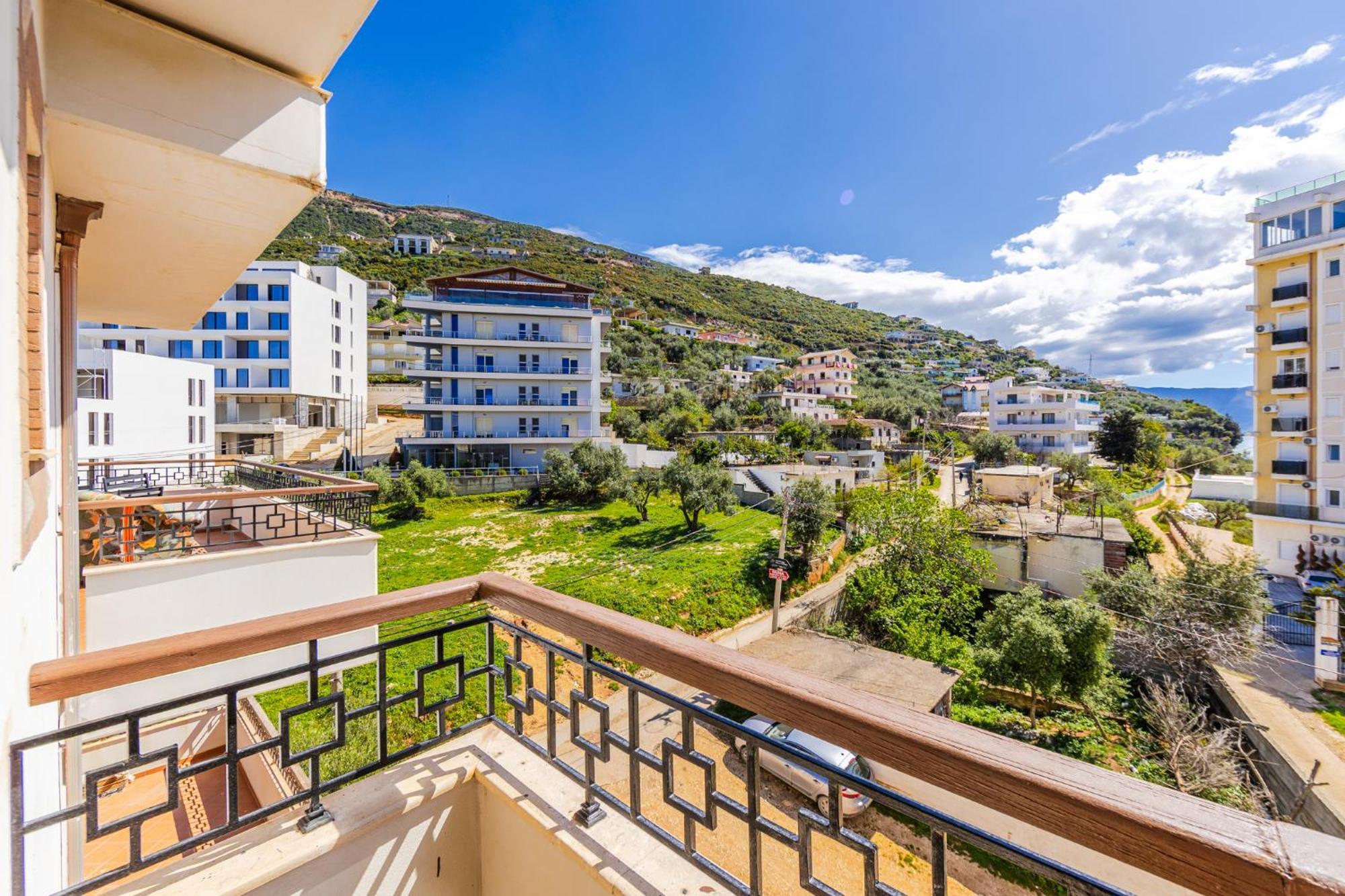 Melon Apartments Vlorë Esterno foto