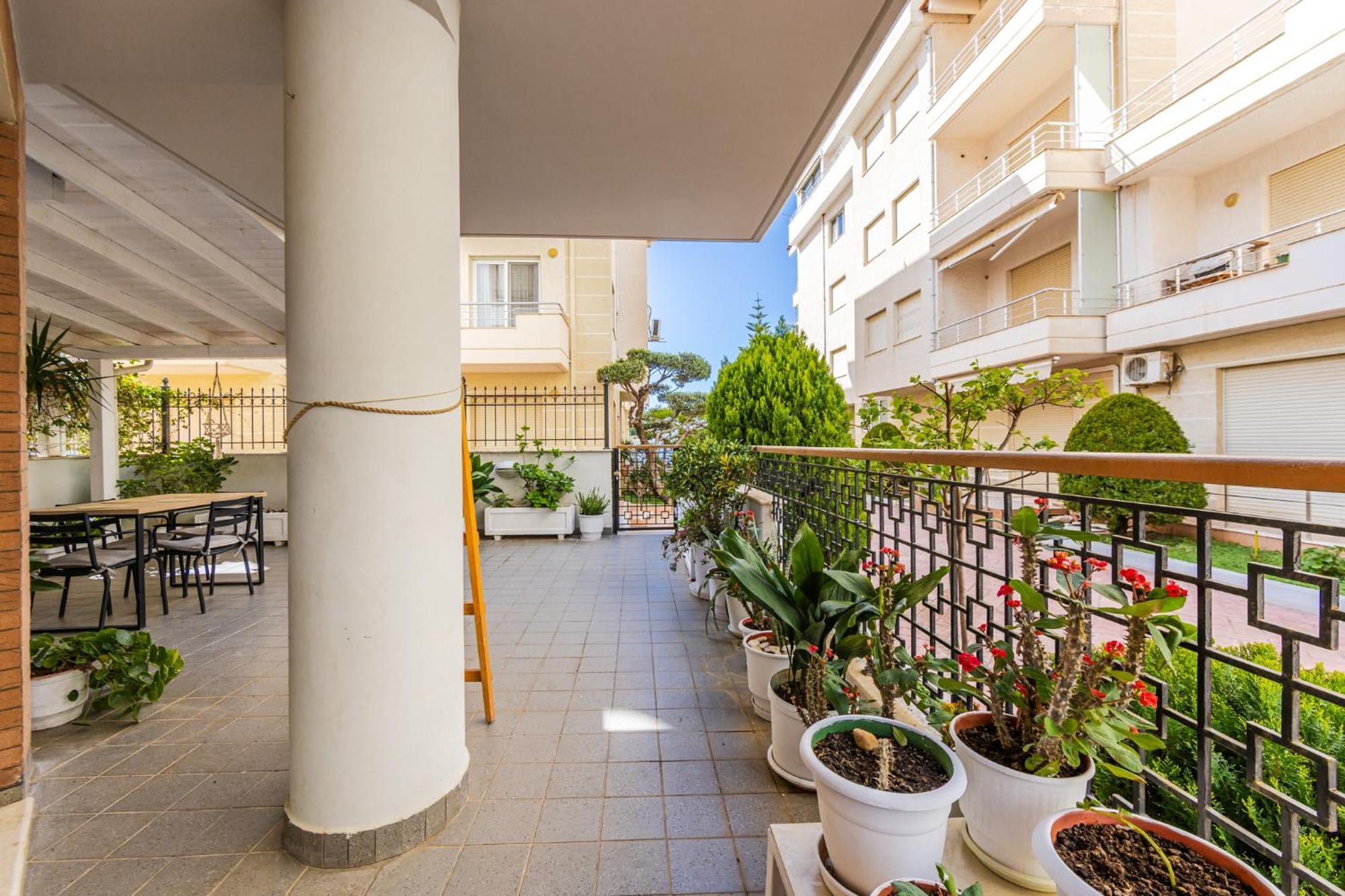Melon Apartments Vlorë Esterno foto